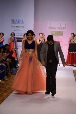 Poonam Pandey walks for Dinesh Malkani at ABIL Pune Fashion Week on 10th Nov 2013